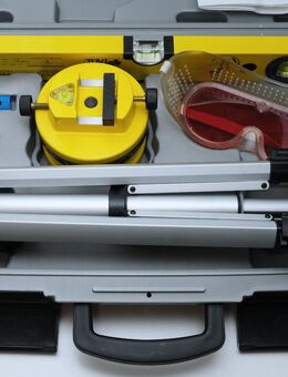 Laser-Wasserwaage Brüder Mannesmann 81110 mit Stativ + Koffer - Bremerhaven