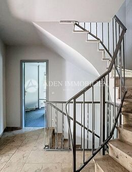 Villa in Zehlendorf mit Balkon, Garten und 80?m² nutzbarem Untergeschoss für Wohnen oder Gewerbe - Berlin