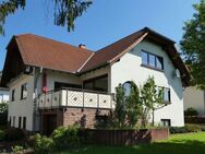 AUMÜLLER-Immobilien - Großzügig geschnittenes EFH mit gehobener Ausstattung und Fernblick ins Grüne - Wächtersbach