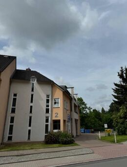 Große 2-Raum-Dachgeschosswohnung mit teilweise offener Küche und großem sonnigen Balkon zum Innenhof - Wildenfels