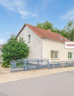 IMMOBERLIN.DE - Behagliches Ein-/Zweifamilienhaus in harmonischer Lage im Ortskern - Rehfelde