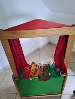 Kasperletheater aus Holz mit Handpuppen - Sonsbeck