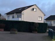 Ruhige Wohnlage für Singles in Rödinghausen-Ostkilver: kleine 2-Zimmer-Dachgeschosswohnung mit 2 Stellplätzen - Rödinghausen