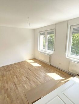 Erstbezug in großzügige 3-Zimmer Wohnung mit Balkon ins Grüne nach Sanierung - Nürnberg