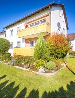 Sehr gepflegtes Zweifamilienhaus mit Doppelgarage - Schwandorf