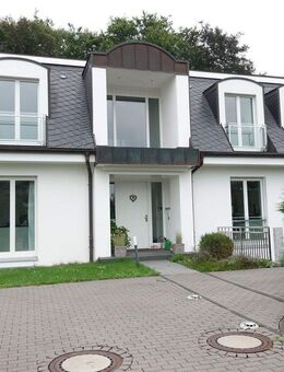 Moderne, Ruhige & Helle Doppelhaushälfte mit großem Garten in Wellingsbüttel - Hamburg