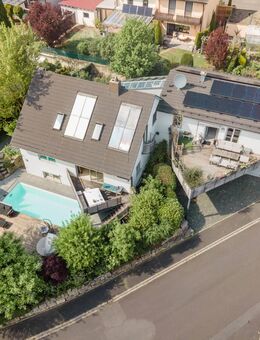 EXKLUSIVES WOHNEN MIT STIL - Einfamilienhaus mit Anbau und Poolanlage - Marktbreit
