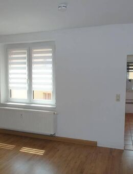 Hübsche Familienwohnung mit Laminatboden und Badewanne * ruhige Lage mit Gartenblick - Riesa