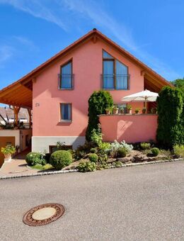 Mediterraner Wohntraum mit exquisiter Ausstattung in familienfreundlicher Lage - Tiefenbronn