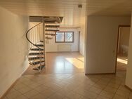 KAPITALANLAGE ODER SELBSTNUTZUNG! Große lichtdurchflutete 4-Zi-Maisonette-Whg mit Balkon und Carport - Breisach (Rhein)