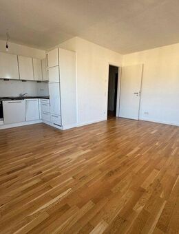 Praktisch geschnittene 2-Raum-Wohnung mit moderner EBK, Ankleide und Balkon - Dresden