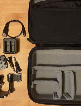 GoPro Hero10 Black 5k UHD Action-Cam mit 4 Akkus, Ladestation, Kabel und mehrere Halterungen - Neuss