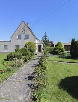 Familienidylle in ruhiger Vorstadtlage: Einfamilienhaus mit riesigem Grundstück - Machern