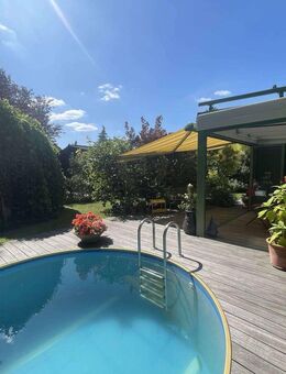 Exklusive Wohlfühloase: Einfamilienhaus mit Pool, Einliegerwohnung und prachtvoller Gartenlandschaft - Berlin