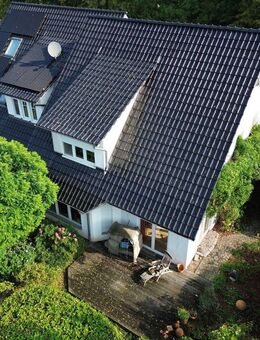 Leben mit Stil: Doppelhaushälfte aus 2003 mit Terrasse und Carport in Hille-Hartum! - Hille