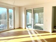 Lichtdurchflutete Vier-Zimmer Wohnung mit einer gemütlichen Loggia - München