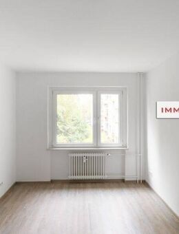 IMMOBERLIN.DE - Helle grundsanierte Wohnung mit Südloggia & Tiefgaragenplatz in Ruhelage beim Ortskern - Berlin