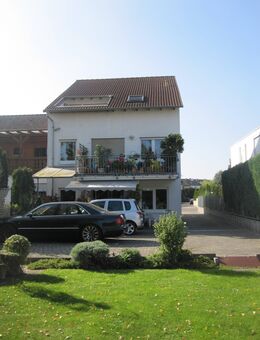 Gepflegte Wohnung mit Balkon, Stellplatz......... - Altrip
