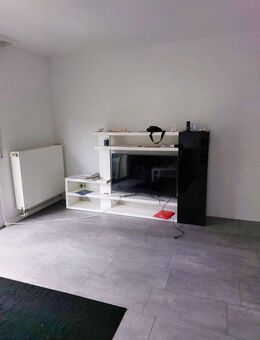 Schicke, renovierte 2 Zimmerwohnung mit Balkon in guter, ruhiger Lage von Krefeld-Inrath - Krefeld