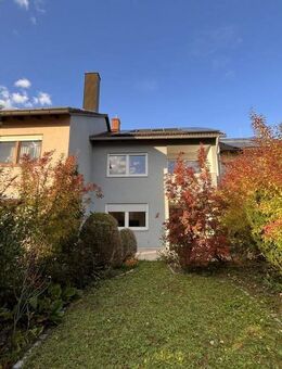 Voll möbliertes 5-Zi.-Reihenmittelhaus mit Einbauküche und Garten in Lappersdorf - Lappersdorf