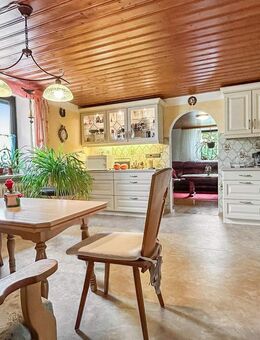 Großzügiges Mehrfamilienhaus mit Charme und Potenzial in Tacherting - Tacherting