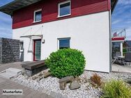 Gebäudegrundbuch - Einfamilien-Doppelhaushälfte mit Garage - Greußen