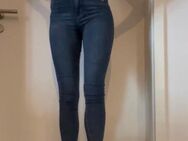 Getragene skinny Jeans - Köln