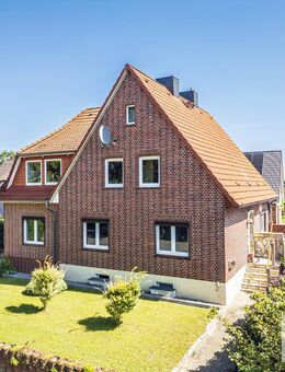 Großzügiges Zweifamilienhaus mit vielfältigen Nutzungsmöglichkeiten in Wittorf - Wittorf