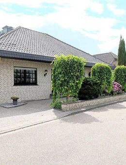 Freistehendes Einfamilienhaus mit Keller, Garage und großzügigem Garten - Kranenburg (Nordrhein-Westfalen)