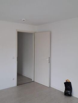 Altersgerechte 1-Raumwohnung mit Bakon , Fahrstuhl und KFZ-Stellplatz - Neubrandenburg