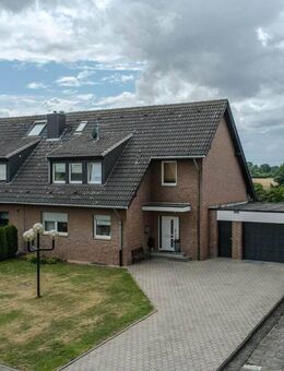 Ideal für Familien oder Generationenwohnen - Vielseitiges Zweifamilienhaus mit großem Garten - Mönchengladbach