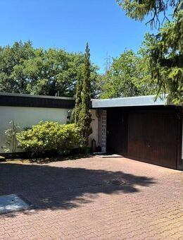 Für Grundstücksliebhaber! Sanierungsbedürftiger Bungalow in herrlicher Lage von Niedernhausen! Auch für Bauträger interessant! - Niedernhausen