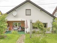 Schönes Zweifamilienhaus mit Garten und zwei Garagen in ruhiger Lage - Weibern