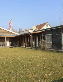 Wohnen mit Garten, Schwimmbad und 7 Stellplatz Möglichkeiten in Schwarzenbek - Schwarzenbek