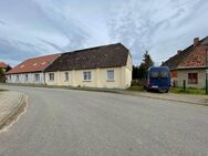 Sanierungsbedürftiges kleines Doppelhaus mit großem Grundstück in Prestin - Bülow