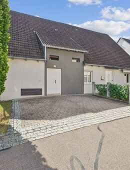 Kernsaniertes Einfamilienhaus mit Scheune, 2 Garagen und barrierefreiem Erdgeschoss in Haiterbach - Haiterbach