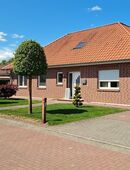 Gepflegter Bungalow mit Studio und Sauna in 26676