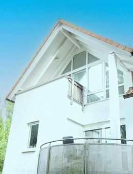 Charmante 2-Zimmer-Wohnung mit Loggia und Tiefgaragenstellplatz - Friedrichsdorf