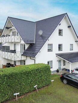 Wohnen mit Charakter - Offene Holzbalkendecke trifft besonderes Wohnambiente - Borgholzhausen