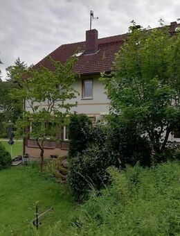 Charmantes Landhaus mit Nebengebäude in idyllischer Alleinlage - bestens zur Pferdehaltung geeignet! - Hagenbüchach