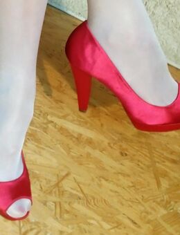 High Heels Gr. 39 / Absatzhöhe 9 cm / Pumps / Damenschuhe / remake - München