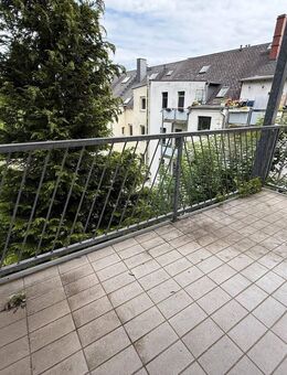 2. OG / helle Wohnräume / Balkon u.v.m. - Chemnitz