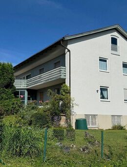 2-FH, 8 Zimmer, 3 Bäder, 2 Küchen, 259 m² Wfl. großer Balkon + überdachte Terrasse, Garage, Grund 710m² - Traunstein