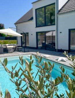 Modernes Einfamilienhaus mit Poolanlage und hochwertiger Ausstattung. - Gückingen