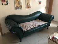 Extravagante Couch im Chesterfield Look - Altensteig Zentrum