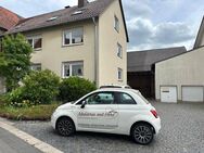 Attraktives Zweifamilienhaus (inkl. Photovoltaikanlage) Terassengarten, Scheune und Garagen...warten auf Sie! - Bad Emstal