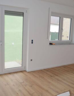 Erstbezug !! 2 Zi. Neubau-Wohnung mit grosszügigem Tageslichtbad, Du.+Wanne, Sonnenterrasse für Single oder Pärchen in Dettelbach-OT Effeldorf /Whg. 2 - Dettelbach