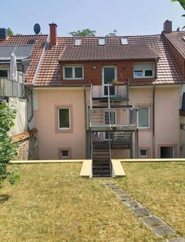Top gepflegtes Zweifamilienhaus (vermietet) mit Terrasse, Balkonen, pflegeleichtem Garten zur Südseite und Garage, in St. Ingbert-SÜD - Sankt Ingbert