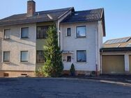 Zweifamilienhaus mit Ausbaumöglichkeit und Doppelgarage in Gersfeld zu verkaufen - Gersfeld (Rhön)