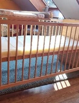 Babybett mit Matratze und Wickelauflage 70x140 - Berlin Lichtenberg